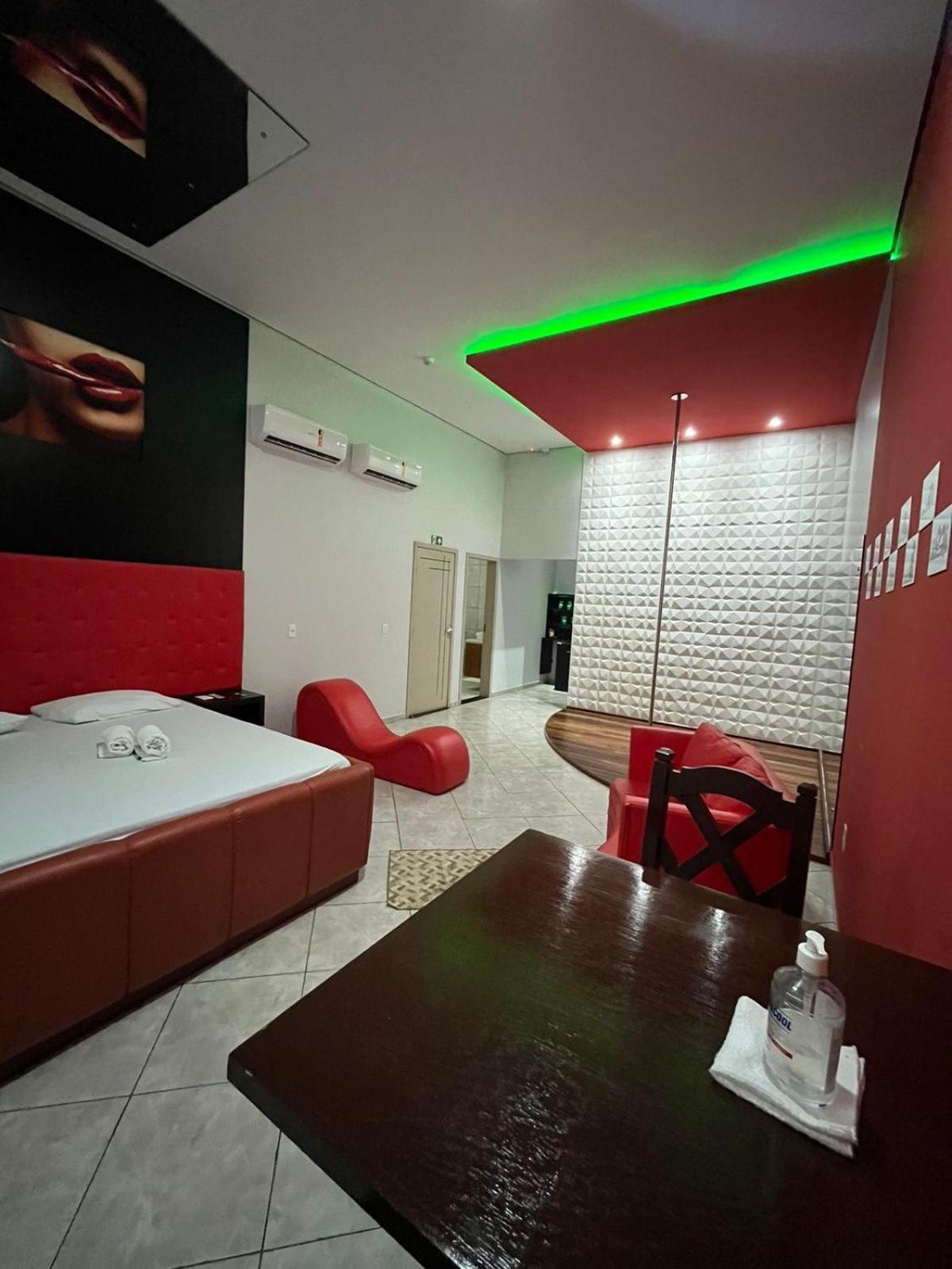 Fetiche Motel Presidente Medici  Exterior photo